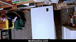 Pencuri cewek tunduk dominasi polisi naik cowgirl panas