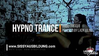 Chatting about sissy bimbo hypnosis triggers in German trance sessions