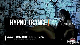 Chatting about sissy bimbo hypnosis triggers in German trance sessions