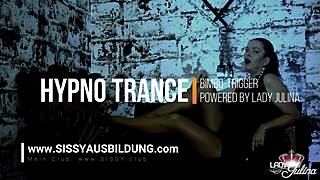 Chatting about sissy bimbo hypnosis triggers in German trance sessions