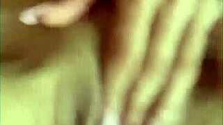 A Rossmexicana le encanta meterse su dildo en el culo rica mexicana caliente