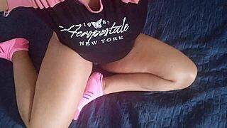 hey, this latina hottie masturbates in bed, fingering her big pussy lips while recalling how she lost her virginity with moans.