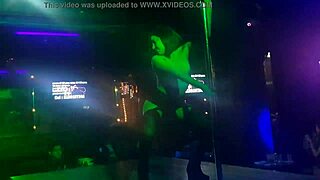 18 Años Latina Teen Dancing On Desk