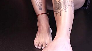 She took off her clothes after the guest mentioned creating routine content on social media, with lots of fans in the city not letting things affect her - caroleta roots on sheer red.