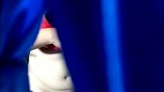 mira vecina culona jugando con su coño exquisito casi me descubre tuve que aguantar las ganas de follarla duro y correrme dentro joder