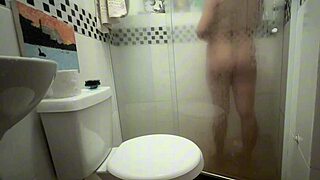 Pauzudo fucks big tits amateur in bathroom secretly