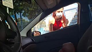 I'm doing punheta no carro and seeking info with pau duro out there