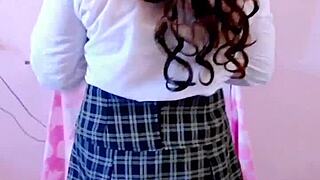 Alumnas cachondas montan vergas de mayores despues de escuela y prueban todo!