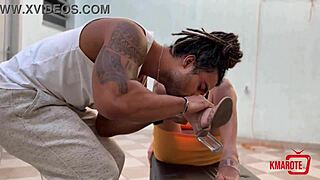 Morena Usa Os Pes Para Dar Uma Punheta E Fica Toda Gozada