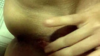 A Mi Esposa Le Encanta Masturbarse with Detailed Solo Action