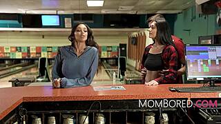 Free use дата в боулинг алеята с мащеха и стъпдъщеря, включваш ли се?