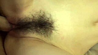 갈색 아시아녀 키스 쿠닐링에 흥분해 두 번 크림파이 간절히