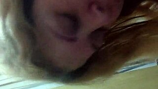 Ela gosta de chupa tudo até tira leite da rola?