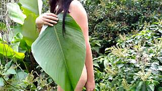 This linda jovencita from a comuna casually shares her everyday customs in a beautiful and sexy way.