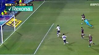 queixudo canarinho and ex-calvo grávido bend over to fuck shaved argentinian in doggystyle at her house