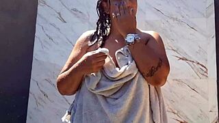 Nakon kreampaja u pičkici gola tuš u dvorištu za komšije