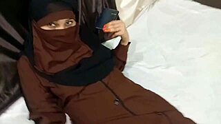 हाॅट ठरकी मुस्लिम दिदि अपने सौतेले भाई से बेडवर हिजाब उठाकर doggystyle चुदाई करवाती है