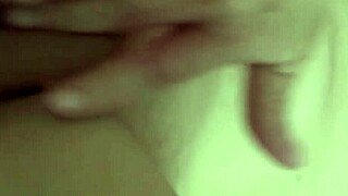 amiga de 58 anos se masturbando e eu filmando com intensidade crua