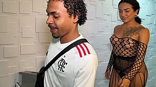 Crossdresser meets guy with 23 cm dick in Bahia and invites him to record intense session