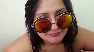 Super tongue bbw does big natural tits squirt and swallow.