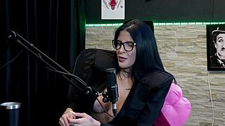 Nunca transou na mesa de sinuca o cliente gostava de um fio terra deu a buceta no avi�o e chegou a receber 23 buqu�s de flores mas - leticia braga watch on sheer red