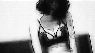 amiga me folla en primera persona.. oops, so romantic and young..