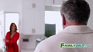 Kakve prljave poruke čekaju ovu devičansku pastorku pre dana venčanja?