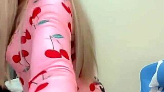 Linda the sensual ladyboy transsexual showed off her rich crossdressing allure.