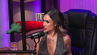 i'm the redhead milf queen domme ruling in bdsm with latex and leather