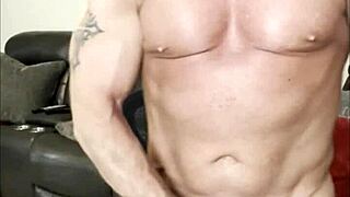 FOUR LOADS IN 24 HOURS FROM THIS MUSCULAR BODYBUILDER WITH HOMEMADE MONSTER COCK CUMSHOT ACTION!