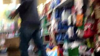 Milf's PHAT ASS Caught on Candid Cam