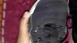 Oh, that cumshot on my feet feels so fetishistic!