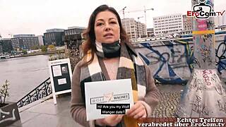 deutsche alte hausfrau wird abgeschleppt vom mann auf der staße zum ficken