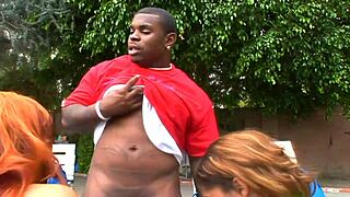シャイン・ジェイコブスとダイヤモンド・スターが屋外ランジェリーアナルでデカチン尻振り