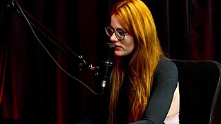 j� fica com mulheres a bastante tempo � a �nica que fala que � liberal e os curiosos do site porn� - bella ruiva watch on sheer red