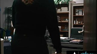 Milf Lexi Luna contrasts with petite stepbae Demi Hawks in strapon pussy licking session.