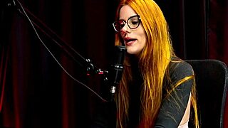 j� fica com mulheres a bastante tempo � a �nica que fala que � liberal e os curiosos do site porn� - bella ruiva watch on sheer red