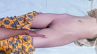 Hintli okulcu öğretmenden dışarıda viral MMS'te anal sikildi