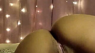 Descriptive Novinha full of desire masturbates in a fantasy scene.