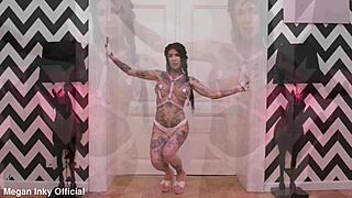 Anal Queen Gapes Her Ass With Monster Black Dildo