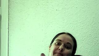 emy angel caresse sa petite 18+ chatte in petite web chat action