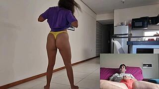 Rubia Calentando Polla Al Tio De Tinder!