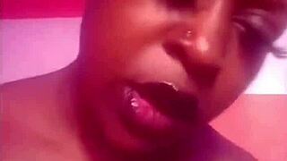 a mi novia le encanta chuparme las bolas con pasión