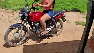 Asian beauty gives oral pleasure in Japanese style