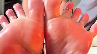 Redbone shows oiled soles in jerk off instructions