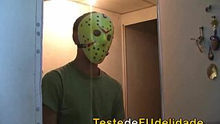 Sob a fantasia blonde brazilian babe traiu o namorado in halloween fantasy!