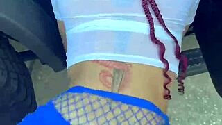 uhh, abriendo mi culo y coño gordos curvilíneos en shorts blancos ajustados...