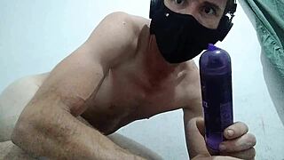 bissexual hottie offers ass but only takes that dick 😏🍑🔥