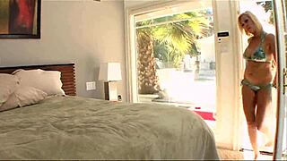 Blonde Jaycie Lane Odette Delacroix lick tight pussies