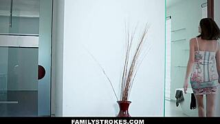 watching silvia saige stepson jerk... now i need that cock ugh 😩🍆